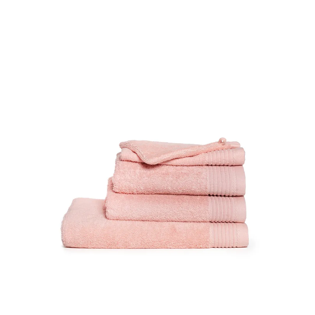 The One Badhanddoek Deluxe 70x140  550 gr Salmon
